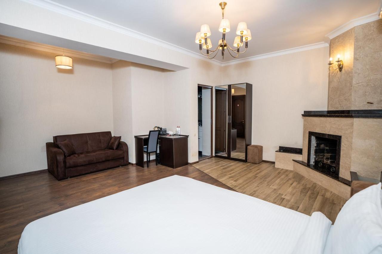 Siberia Hotel Tiflis Exterior foto A room at the hotel